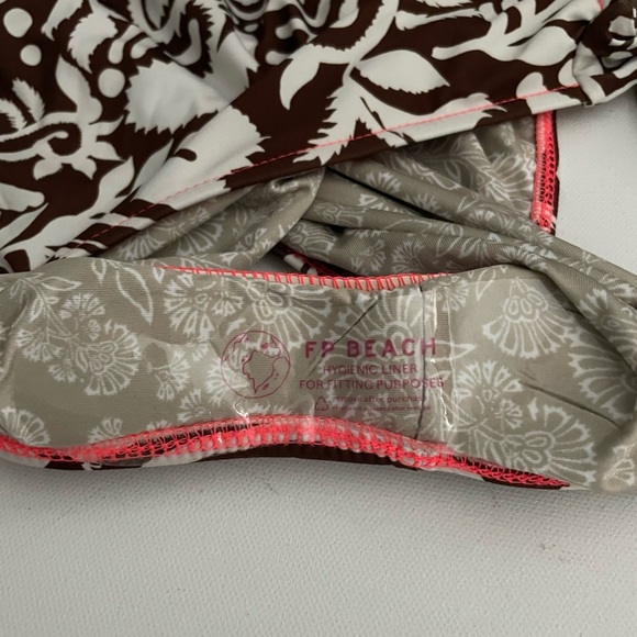 FREE PEOPLE The Pamela Printed One-Piece Swimsuit cocoa printed L cheeky thong - Picture 2 of 5